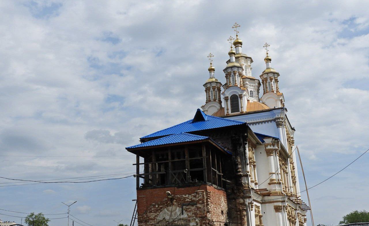 Введенский собор Карпинск фасад