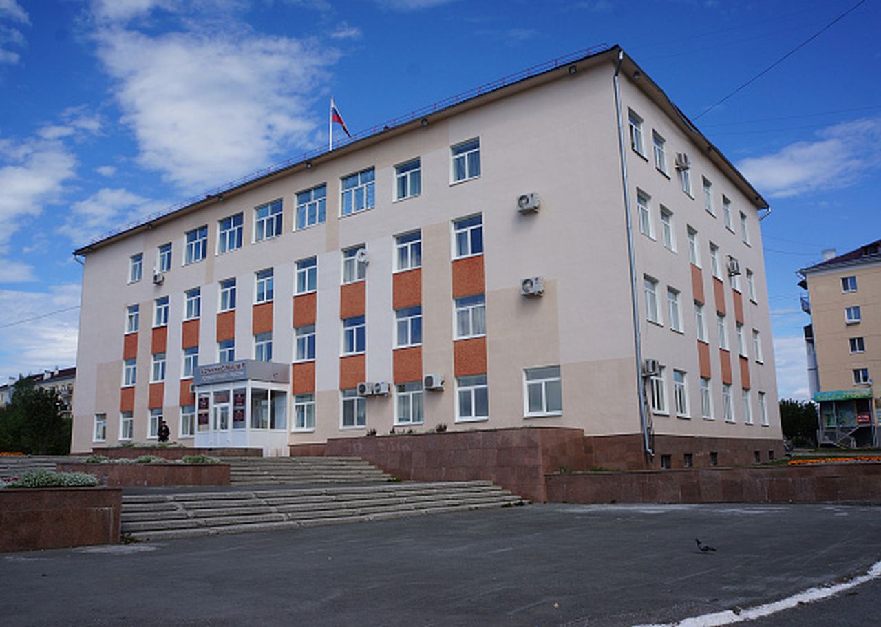 Карпинским чиновникам и бюджетникам поднимут зарплату