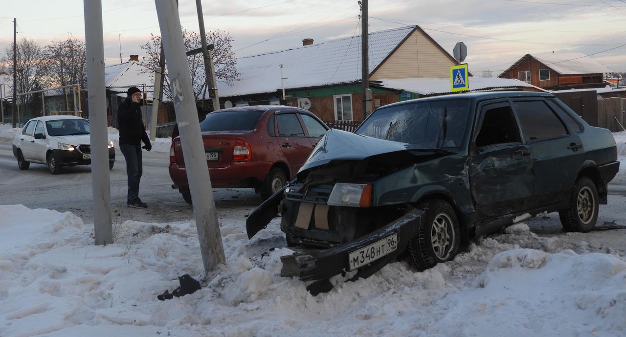 Дтп карпинск. Авария в Карпинске сегодня.