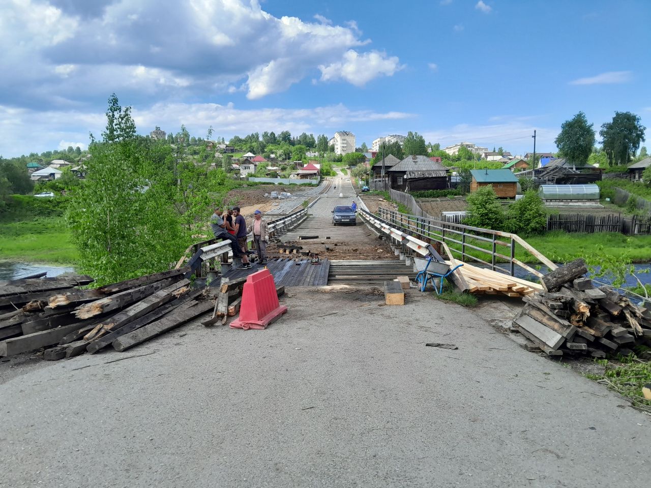 Ремонт моста в Карпинске: недешево, небезопасно, неудобно