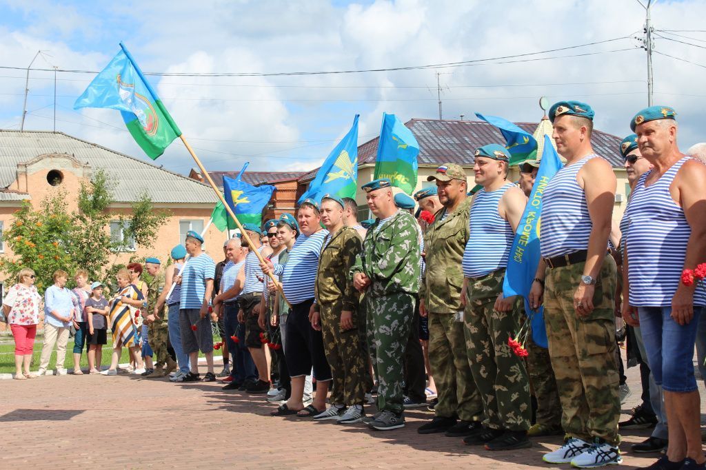 В День ВДВ в Карпинске организуют автопробег, концерт и памятное мероприятие