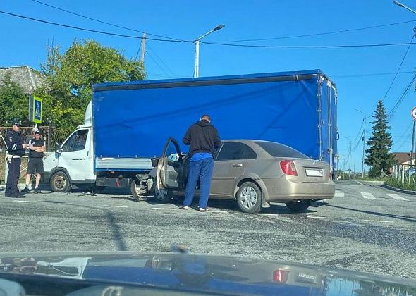 Сегодня на Пролетарской столкнулись иномарка и грузовая "ГАЗель"