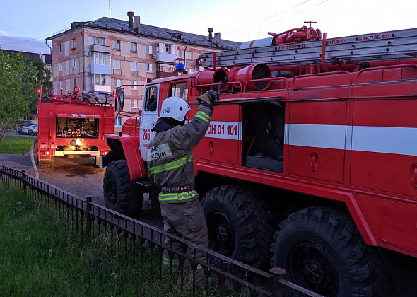 В пятиэтажном доме на Мира случился пожар. Причиной мог стать сигаретный бычок