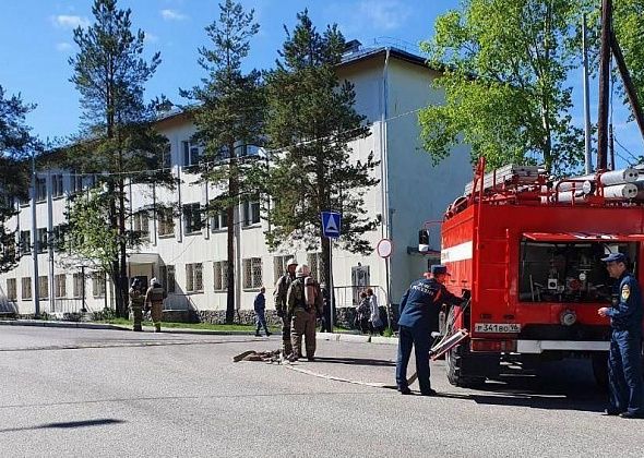 В Карпинске перекрыта улица Мира в районе суда. Идут пожарные учения