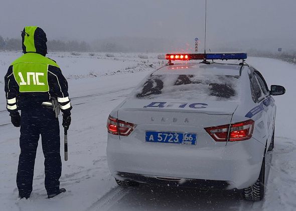 ГИБДД перевели на усиленный режим службы из-за снегопада на севере Свердловской области