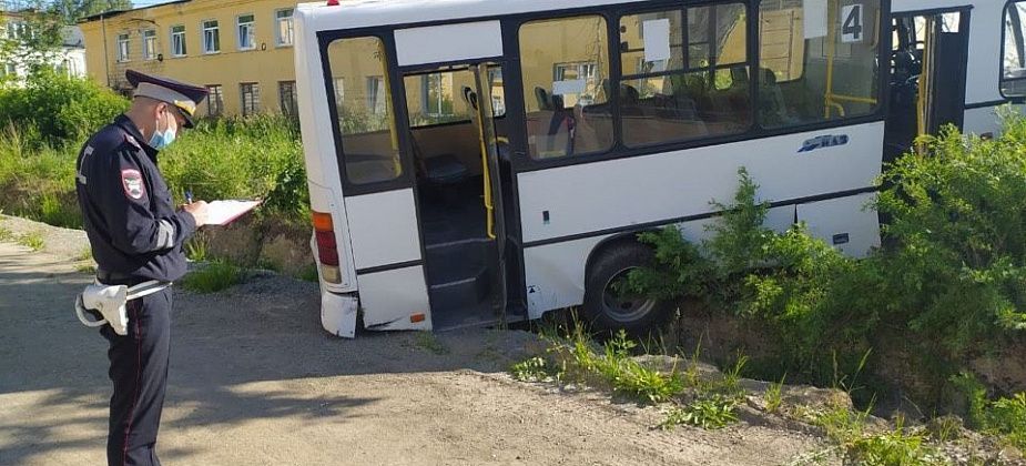 В Лесном в ДТП с автобусом погибло 6 человек. Еще 5 госпитализированы