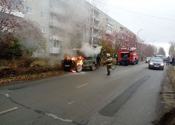 УАЗ загорелся во время движения