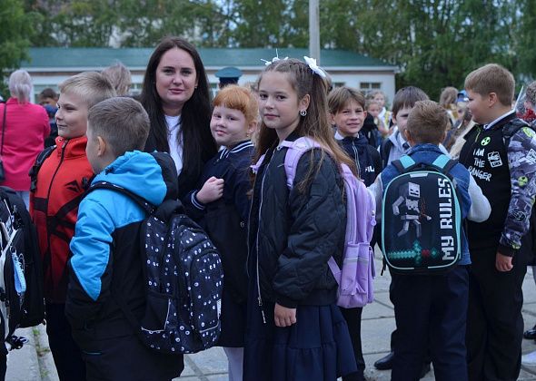 Сегодня в городских школах прошли торжественные линейки. За парты сели более 270 первоклассников