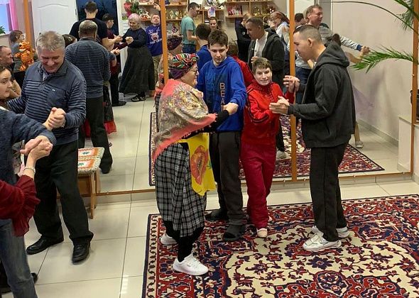 Карпинский коллектив «Златоцветы» провел развлекательное мероприятие для инвалидов