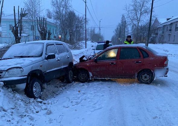 На Луначарского автомобиль с двумя детьми на борту попал в ДТП