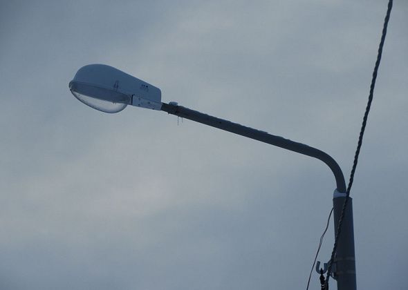 Карпинская пенсионерка считает, что уличное освещение в городе отключается слишком поздно