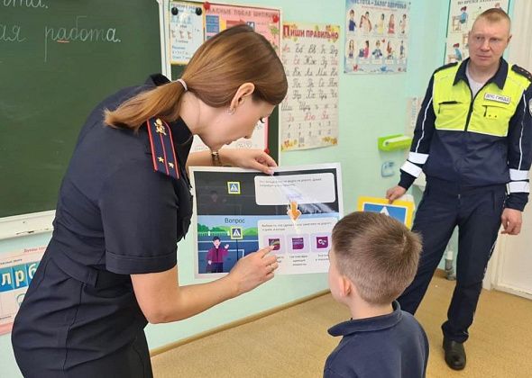 Сотрудники ГИБДД напомнили сельским школьникам об опасностях на дороге 