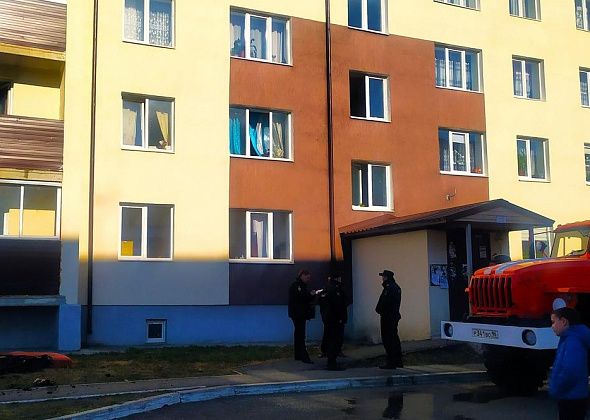 Карпинские пожарные спасли пенсионера из задымленной квартиры