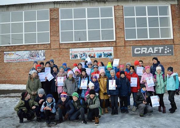 Карпинские лыжники заняли 14 призовых мест и закрыли зимний спортивный сезон