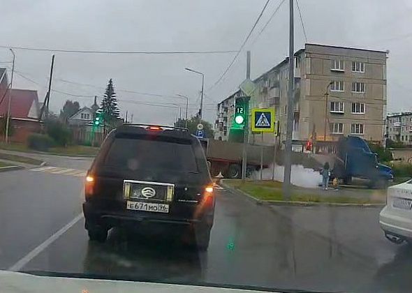 На Почтамтской у грузовика на ходу рвануло колесо