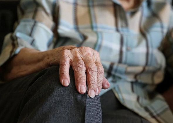 К пенсионерке пришли неизвестные, представились пожарными и взяли деньги за ремонт печи
