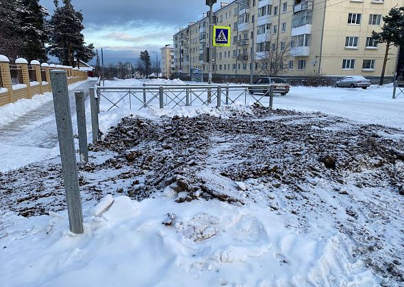 Вчера на Карпинского порвало сети ХВС. Их ремонтировали до трех часов ночи