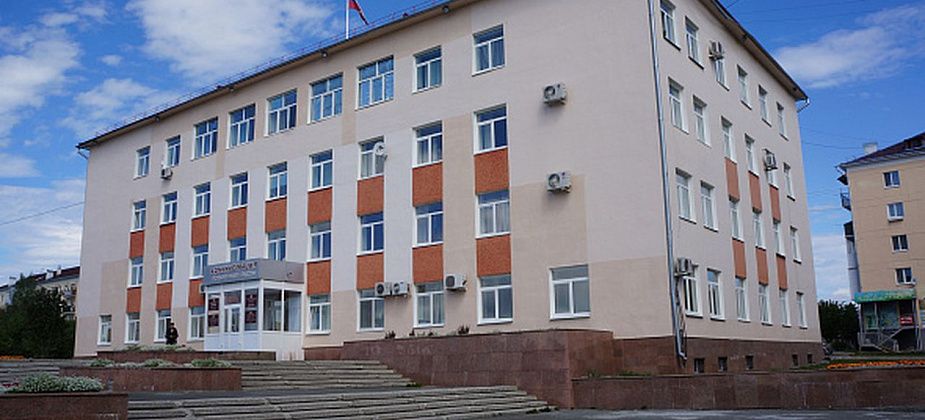 В Карпинске ищут желающих занять кресло начальника отдела ЖКХ