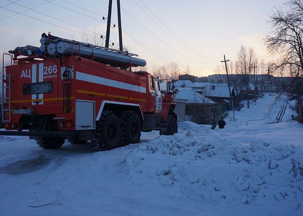Карпинские пожарные спасли человека из задымленной квартиры