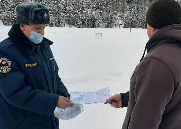 Карпинские пожарные провели рейд на водоеме близ поселка Сосновка