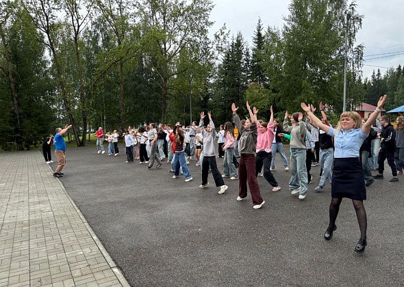 Полицейские привезли в «Светлячок» профессионального бойца, чтобы он провел с детьми зарядку