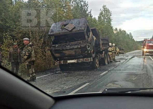 Между Карпинском и Сосновкой загорелся КамАЗ