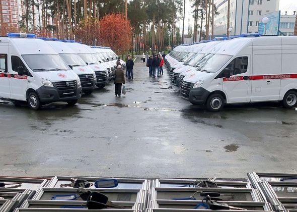 Карпинская ЦГБ получила новый автомобиль скорой помощи
