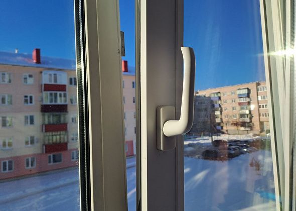 Карпинцам предлагают сфотографировать свое новогоднее окно. Победитель конкурса пойдет в кофейню