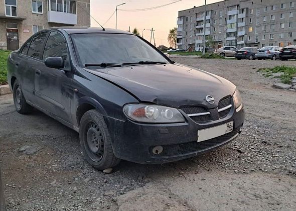 Во дворе дома по Мира неизвестный повредил припаркованный «Ниссан» и скрылся