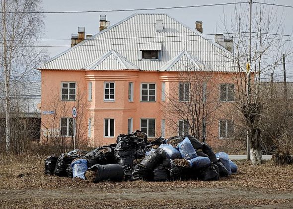 В Карпинске стартовал общегородской субботник. Кто и где прибирается 