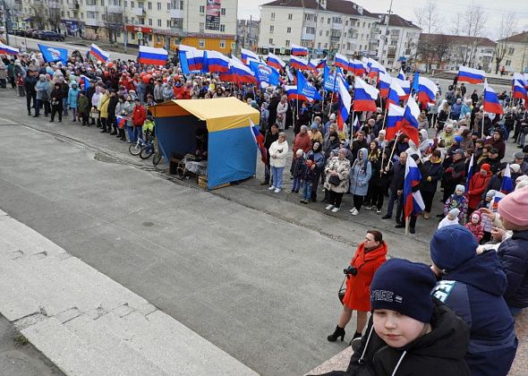 Флаги, грамоты и кони. Как в Карпинске отметили Первомай после двухлетнего перерыва