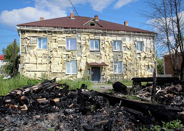 «За два месяца ничего не сделали»: жители улицы Ленина жалуются на последствия апрельского пожара