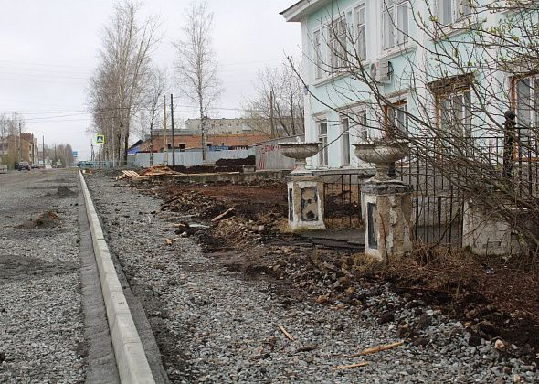 Ограда от «Обряда». Напротив входа в здание мемориальной компании хотят построить сплошной забор