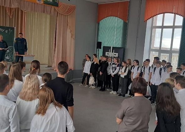 Карпинских старшеклассников агитировали стать пожарными