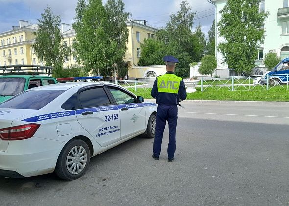 В Краснотурьинске, Карпинске и Волчанске автоинспекторы предостерегают водителей от мошенников