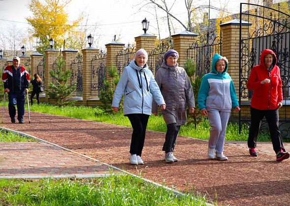 В парке ДКУ прошла акция для любителей ходьбы