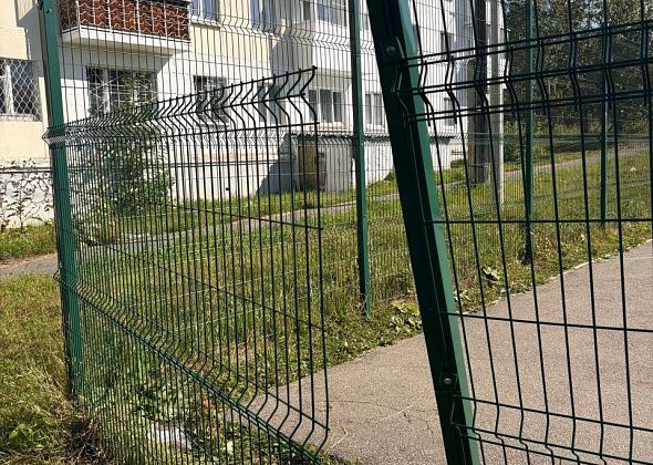 В Карпинске отремонтируют детские площадки и восстановят ограждение баскетбольного корта
