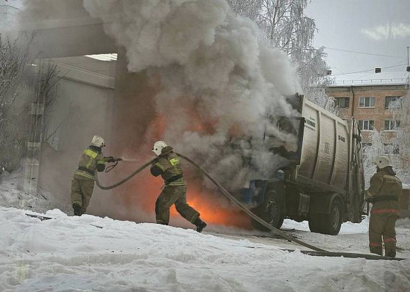 В ОНД назвали причину, по которой загорелся мусоровоз 