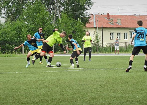 Карпинские футболисты провели свой первый домашний матч и проиграли гостям