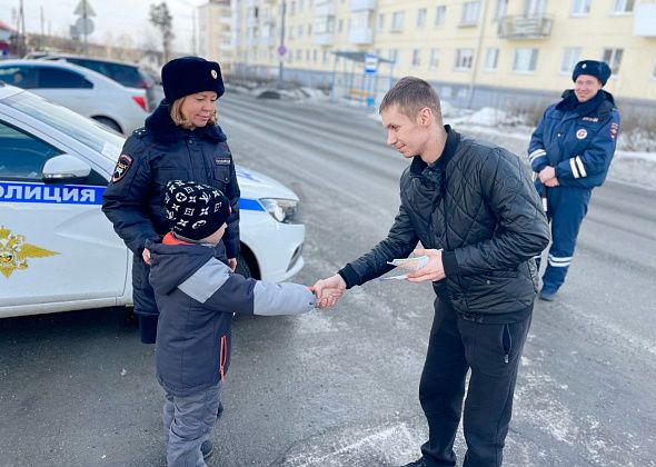 Дети напомнили карпинским водителям, как нужно правильно перевозить юных пассажиров