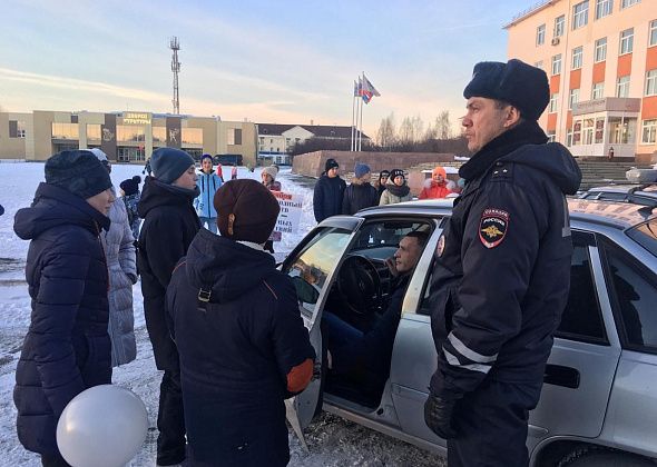 Карпинские дети напомнили водителям о Дне памяти жертв ДТП