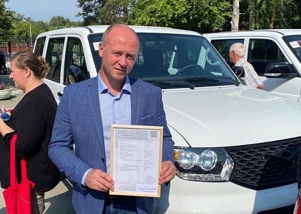 Карпинская больница получила от Минздрава еще один автомобиль