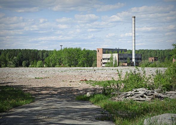 Карпинские власти продают землю, где раньше стояла хлопкопрядильная фабрика