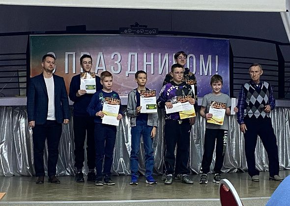 Карпинские шахматисты стали лучшими на серовском турнире