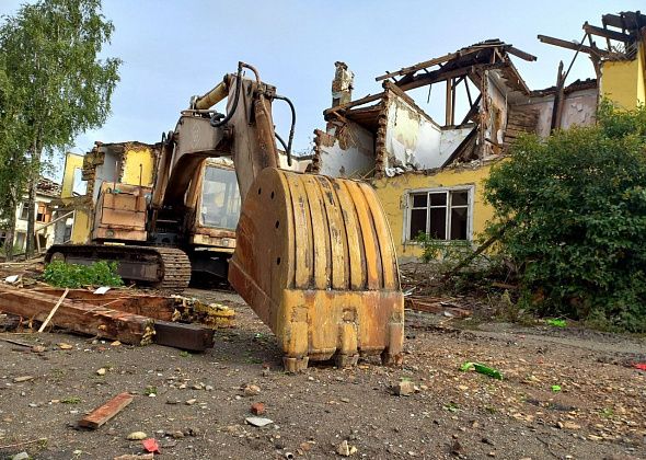 Сносить аварийные дома будут сразу два местных подрядчика