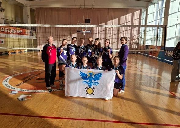 Волейболистки из Карпинска заняли призовое место на областном первенстве