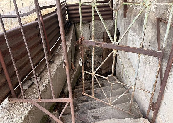 Коммунальщики решили проблему с утечкой в подвале дома по Лесопильной
