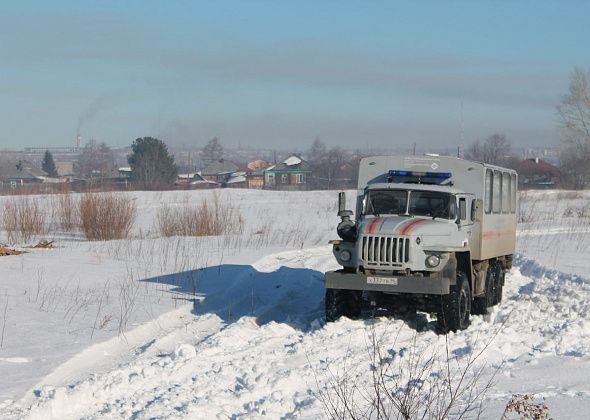 Под поселком Ликино у рыбаков возникли проблемы с транспортом. На помощь выехали карпинские спасатели