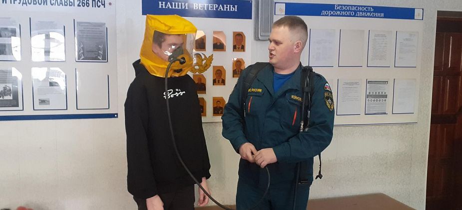 Карпинские студенты попробовали себя в роли пожарных