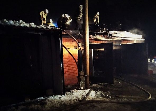 Установлена наиболее вероятная причина горения десяти гаражей на улице Лермонтова